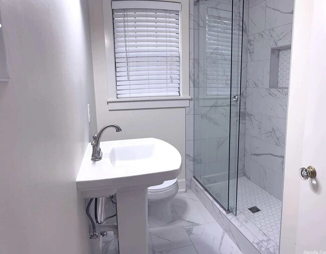 Building Photo - Adorably Updated 3 bedroom home in Hillcrest