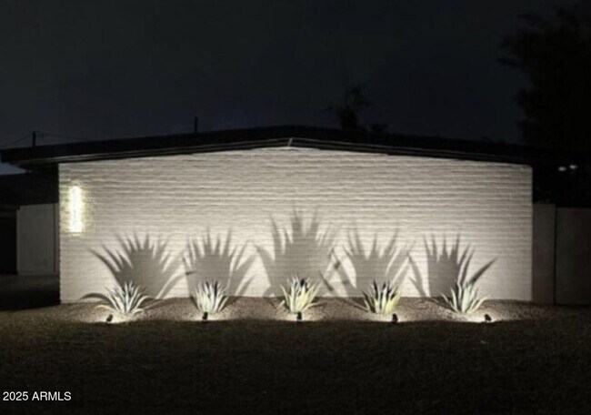 Building Photo - 1612 E Gaylon Dr