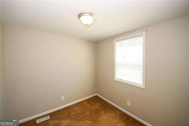 Building Photo - 121 Stoneforest Dr