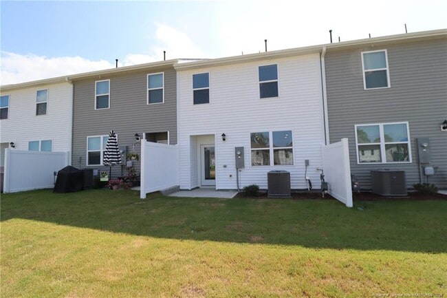 Building Photo - 374 Freestall Dr