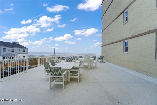 Building Photo - 675 Ocean Ave N