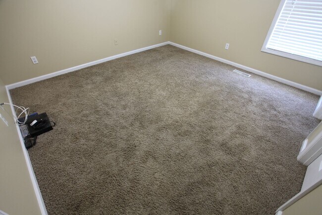 Building Photo - 3bed/3bath Donahue Crossing Condominiums