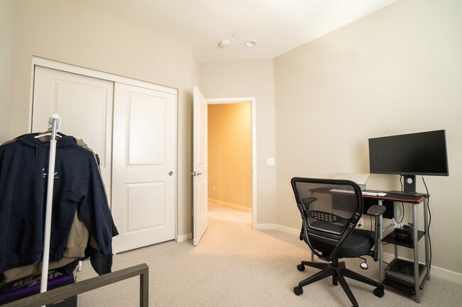 Building Photo - 2516 S Escondido Blvd