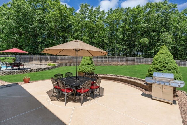 Building Photo - Private Cul-de-Sac Living: 4BR Home with Pool & Geothermal HVAC