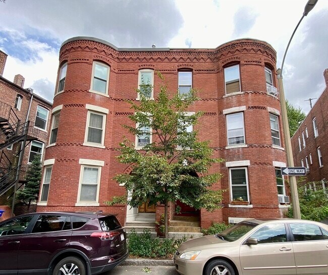 Building Photo - 17 Perry St