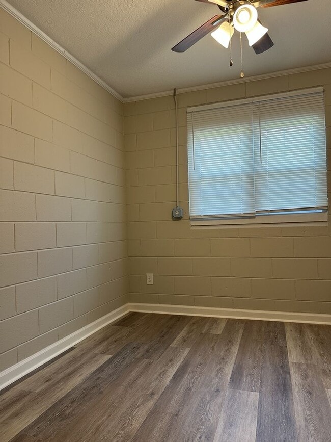 Building Photo - One Month's Free Rent! Charming 3 bedroom home available!  | Section 8 Accepted! |