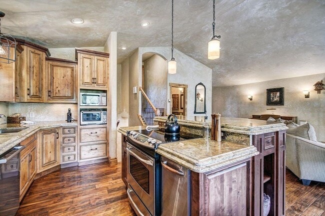 Building Photo - Home in Willowbrook for Rent