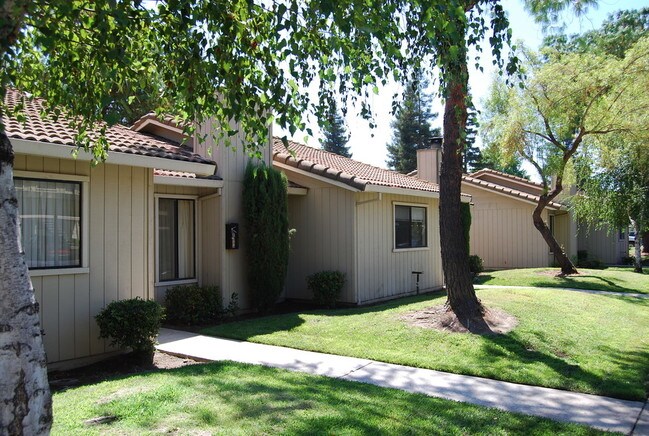 Building Photo - 1919 Quail Lakes Dr
