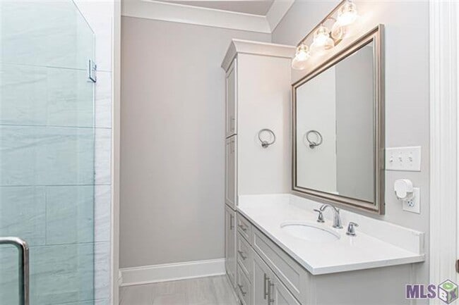 Building Photo - Upscale Townhouse in The Village at Magnol...