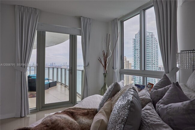 Building Photo - 300 S Biscayne Blvd