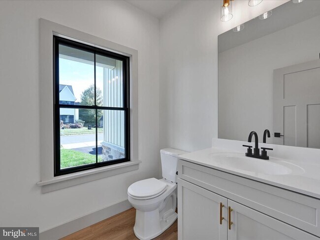 Building Photo - 4 Bed 3.5 Bath Brand New Custom Home in East Petersburg