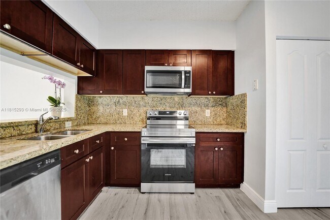 Building Photo - 16607 Hemingway Dr