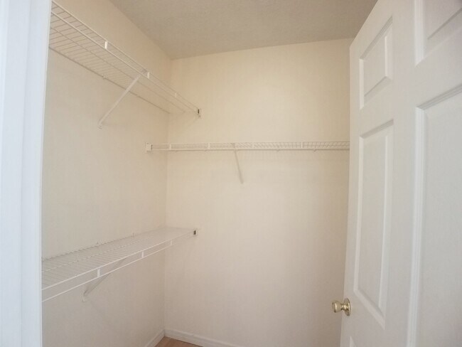 Building Photo - Beautiful 2/2 condo for rent next to Waterford Lakes Town Center and UCF