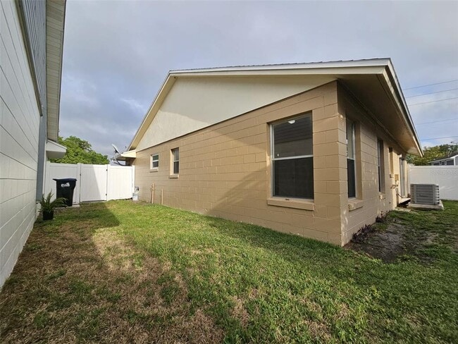 Building Photo - 1202 Regal Ridge Dr
