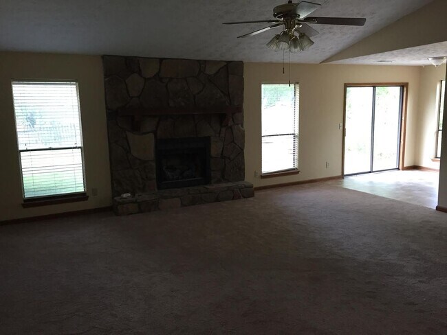 Building Photo - Newly Remodeled Home in the Wade Green Forest Subdivision