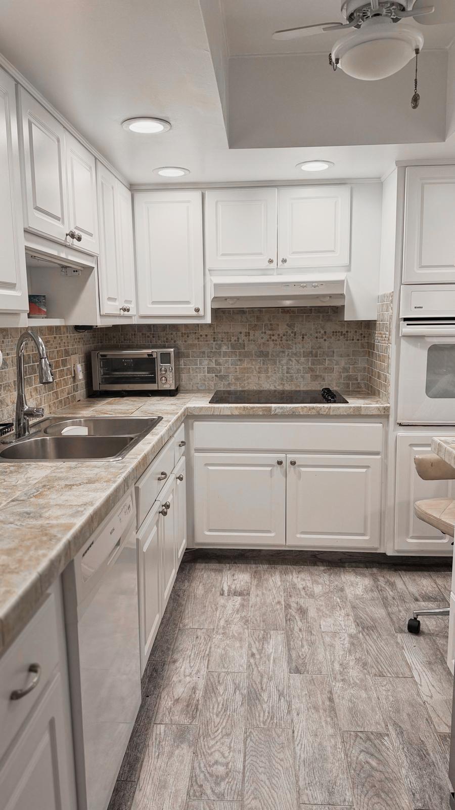 Building Photo - 400 Kings Point Dr