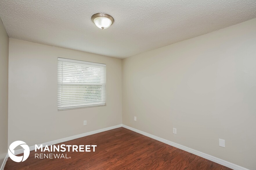 Building Photo - 16003 Woodpine Dr