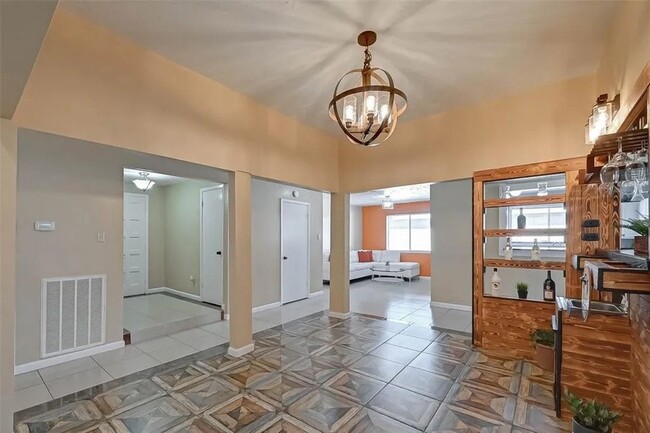 Building Photo - 10431 Odessa Dr