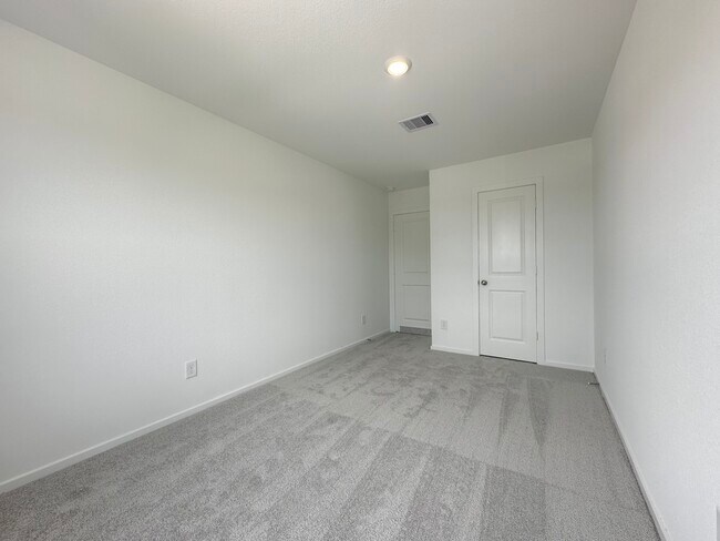 Building Photo - 6242 Alder Crk Dr
