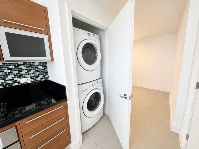 Building Photo - 244 Biscayne Blvd