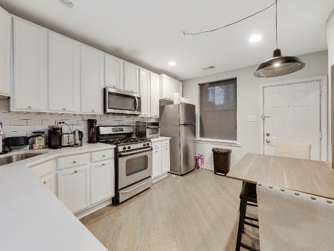 Building Photo - 2652 N Halsted St