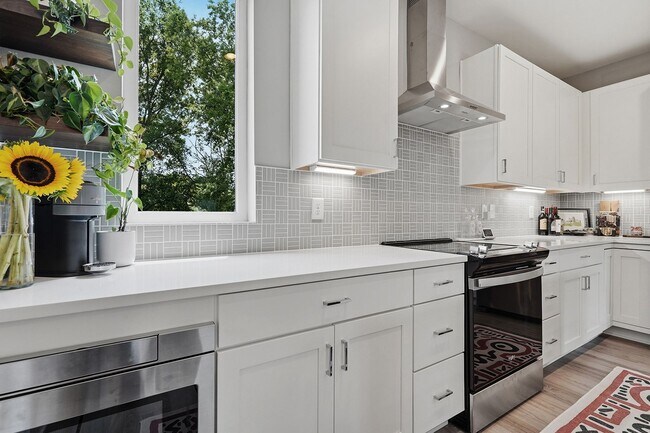 Building Photo - Live Elevated in Downtown Raleigh – Stunning Townhome with Rooftop Oasis!