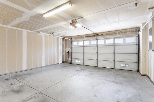 Building Photo - 6028 Old Quarry Loop