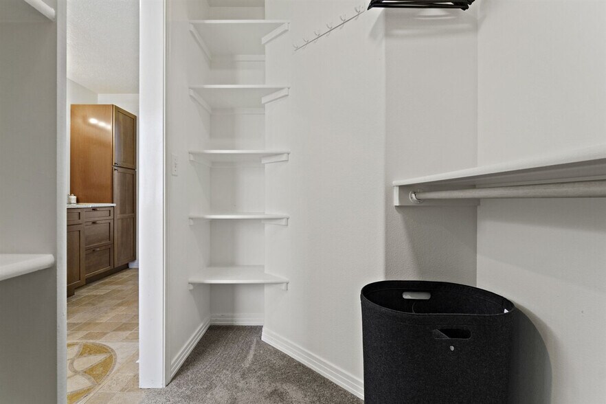 Building Photo - 9297 W Calico St