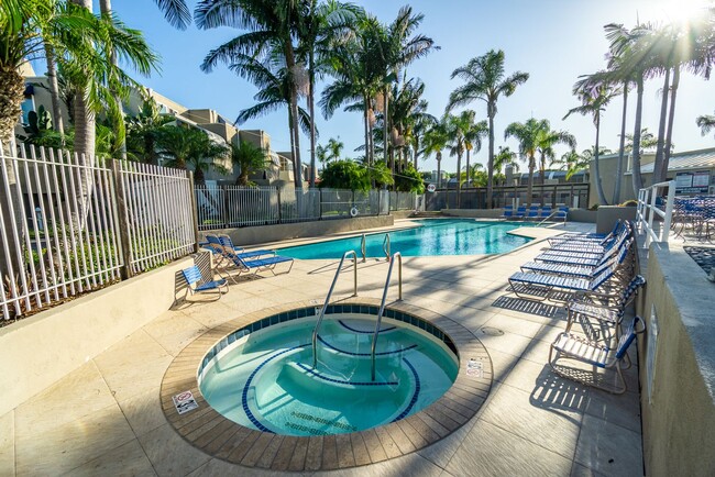 Building Photo - Stunning Waterfront Townhome in Huntington Beach!