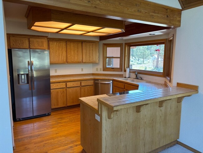 Building Photo - Spacious 3-Bedroom Home on 12 Private Acres between Bend and Sisters!