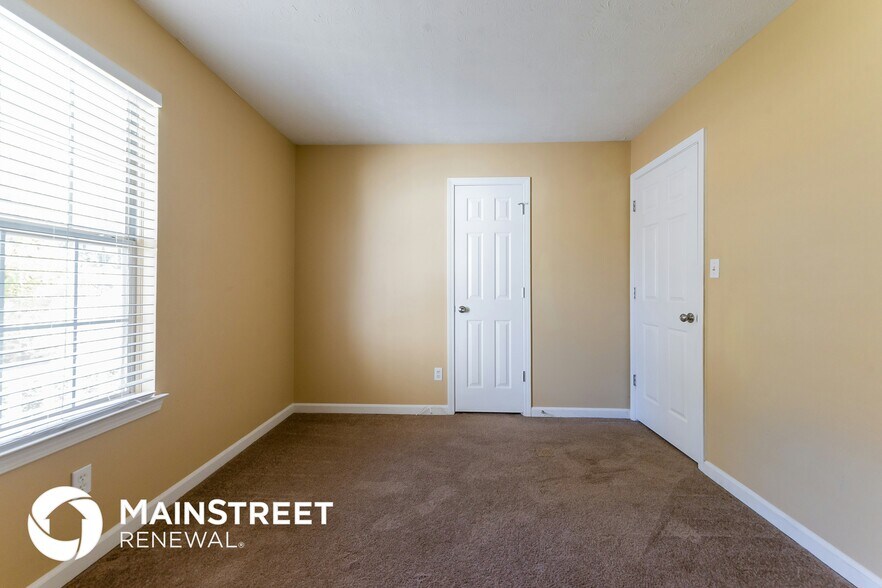 Building Photo - 6805 Silver Maple Dr
