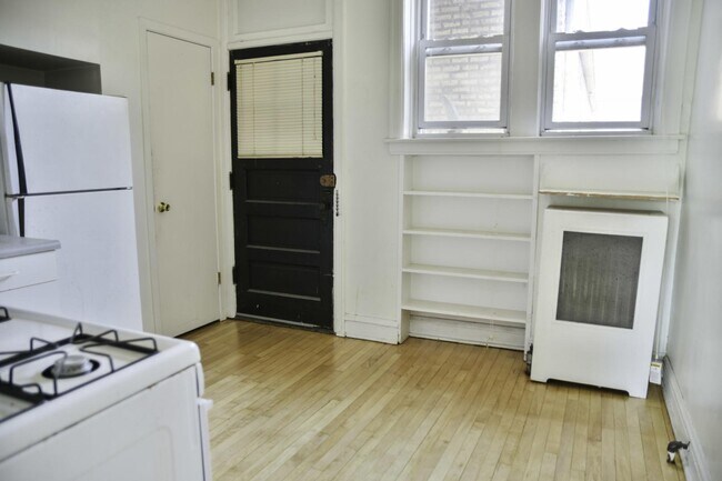 Building Photo - 4837 N Wolcott Ave