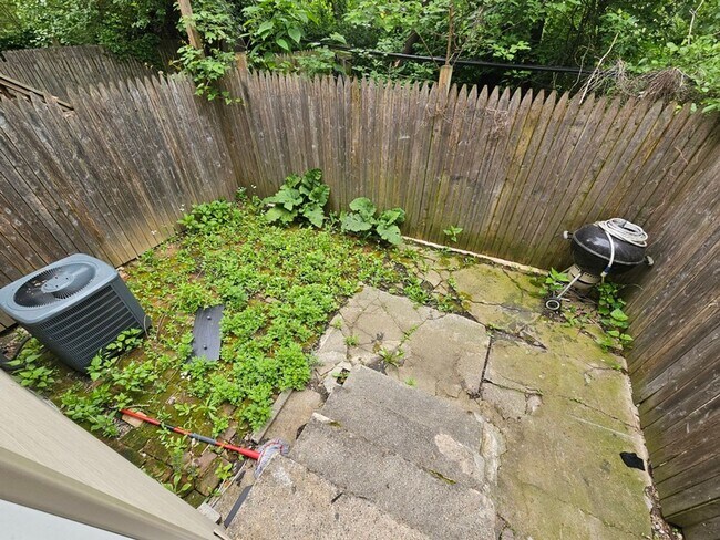 Building Photo - 4240 W Girard Ave