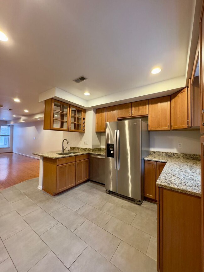 Building Photo - Charming 2 Bedroom/2.5 Bathroom in South Baltimore, MD!