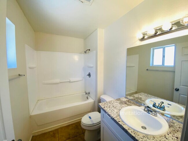 Building Photo - 1109 N Alder Ct