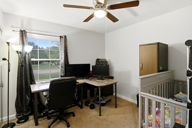 Building Photo - 607 Oakwood Ave