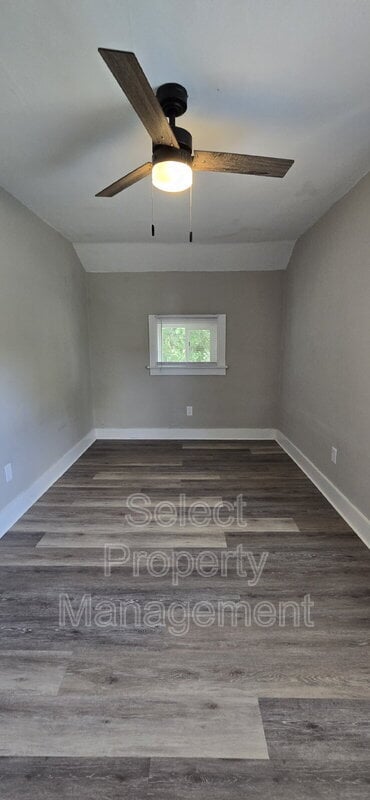 Building Photo - 2240 Nuttman Ave
