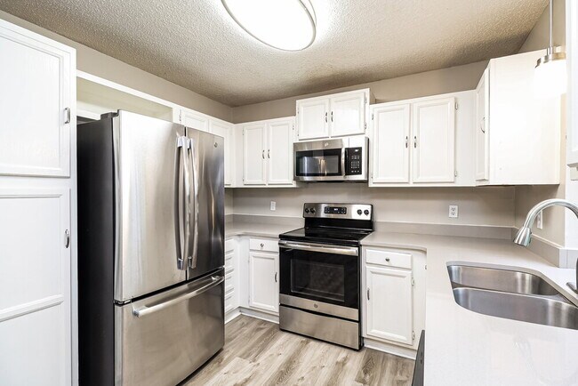 Building Photo - 9000 Oren Thompson Rd