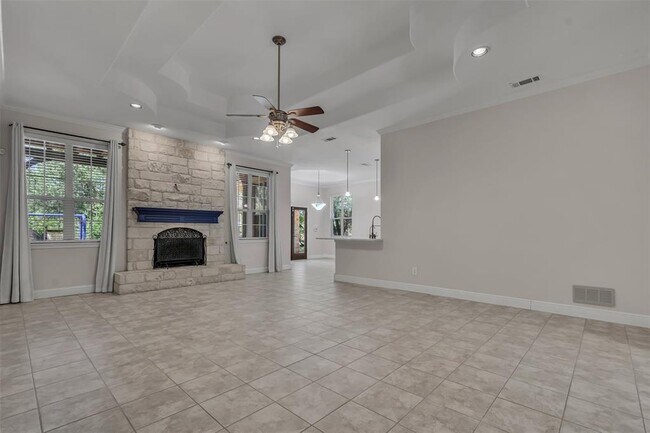Building Photo - 140 Oak Plaza Dr