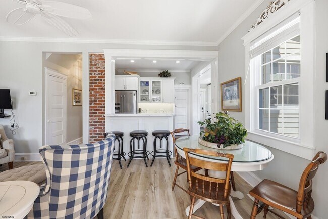 Building Photo - 115 N Sumner Ave