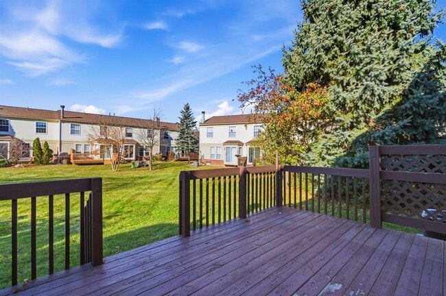 Building Photo - 3084 Village Cir