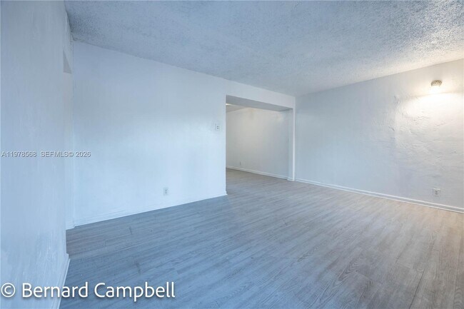 Building Photo - 918 NW 13th Ct