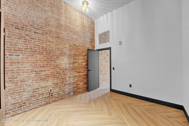 Building Photo - 115 Penn Ave