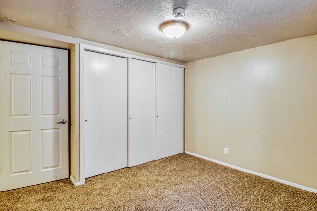 Building Photo - Charming 3-Bed, 1.5-Bath Home with Garage & Modern Comforts - Available NOW!