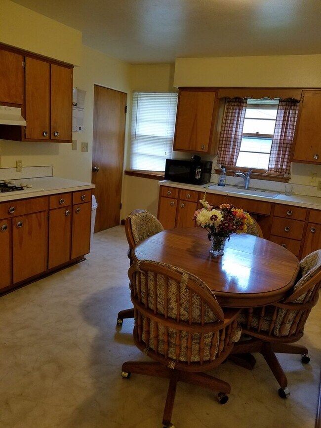 Building Photo - Franklin St 2109-2111