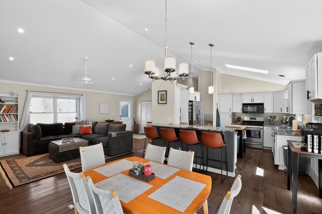 Building Photo - 6 Hunters Ridge Dr