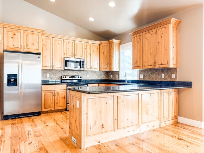 Building Photo - 1022 S 1050 E