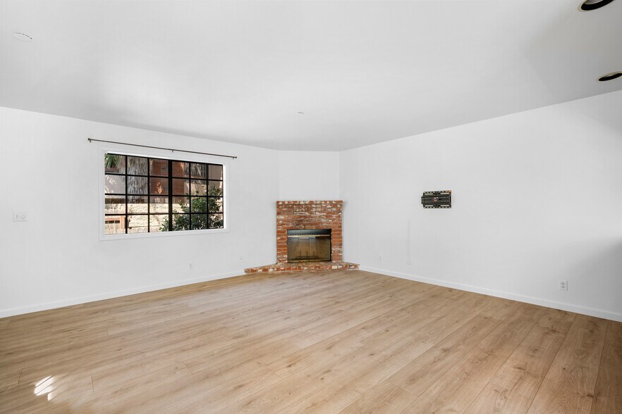 Building Photo - 2747 Hermosa Ave