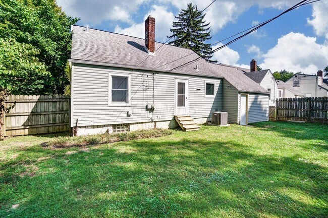 Building Photo - 117 Sharon Springs Dr