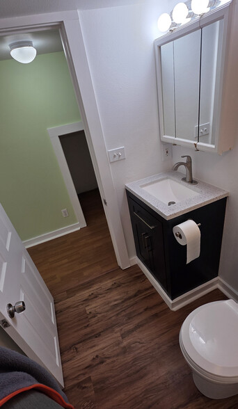 Lower Floor Bath - 7517 Aurora Ave N